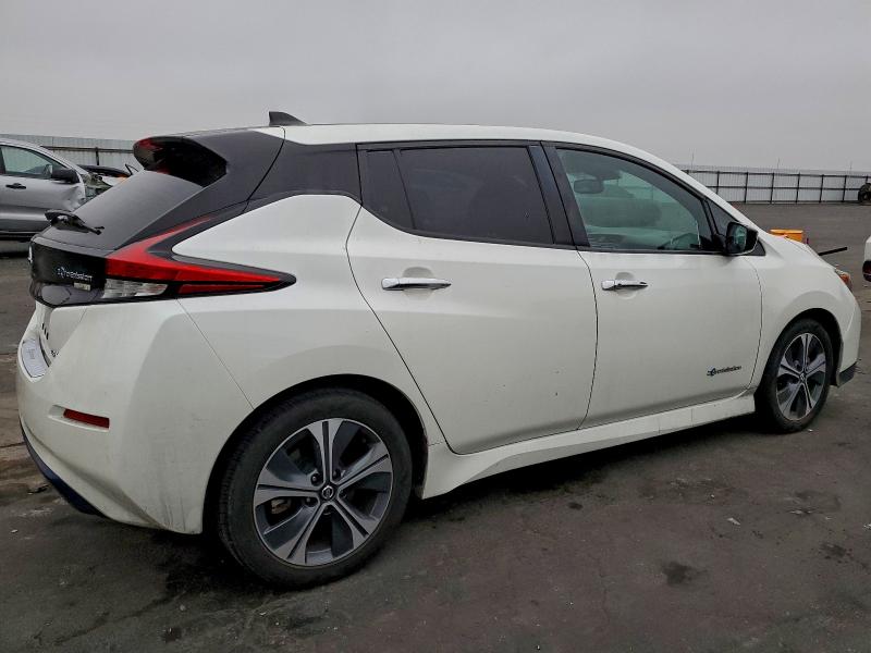 Фото 3 - NISSAN LEAF