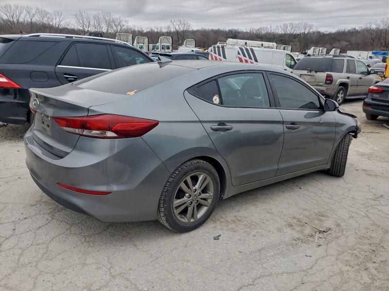 Фото 3 - HYUNDAI ELANTRA