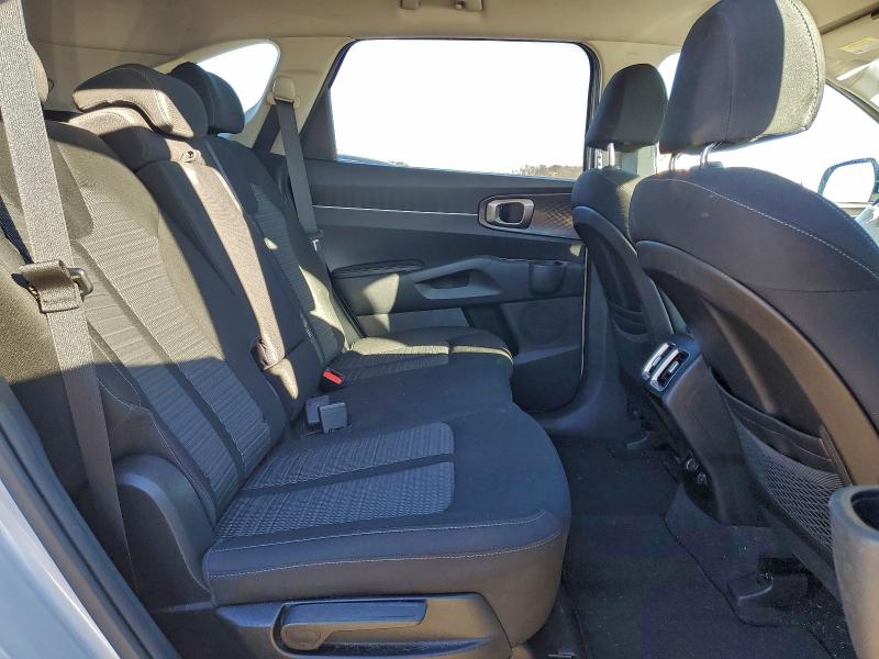 Фото 10 - KIA SORENTO