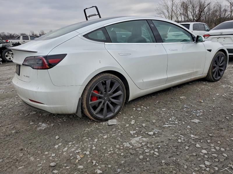 Фото 3 - TESLA MODEL 3