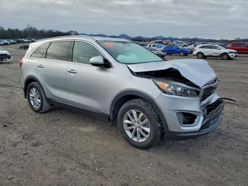 Фото 4 - KIA SORENTO