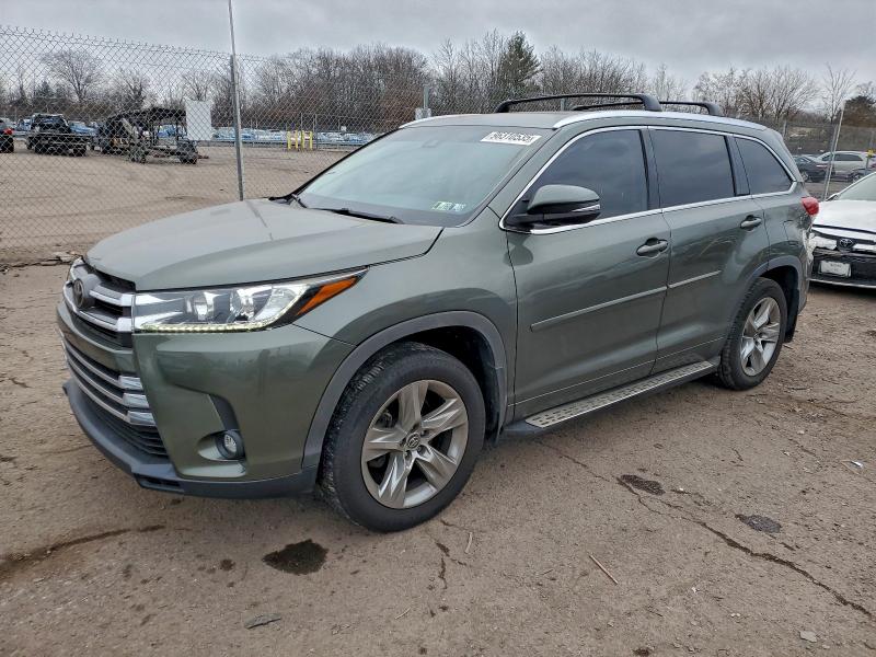 Фото 1 - TOYOTA HIGHLANDER