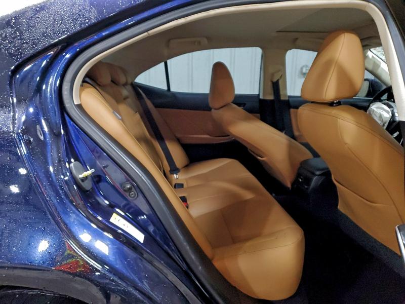 Фото 10 - LEXUS IS