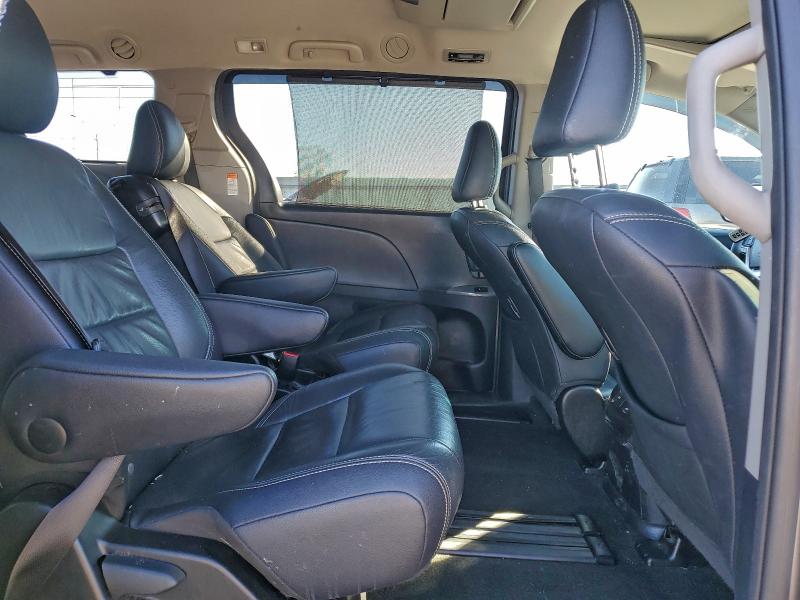 Фото 11 - TOYOTA SIENNA