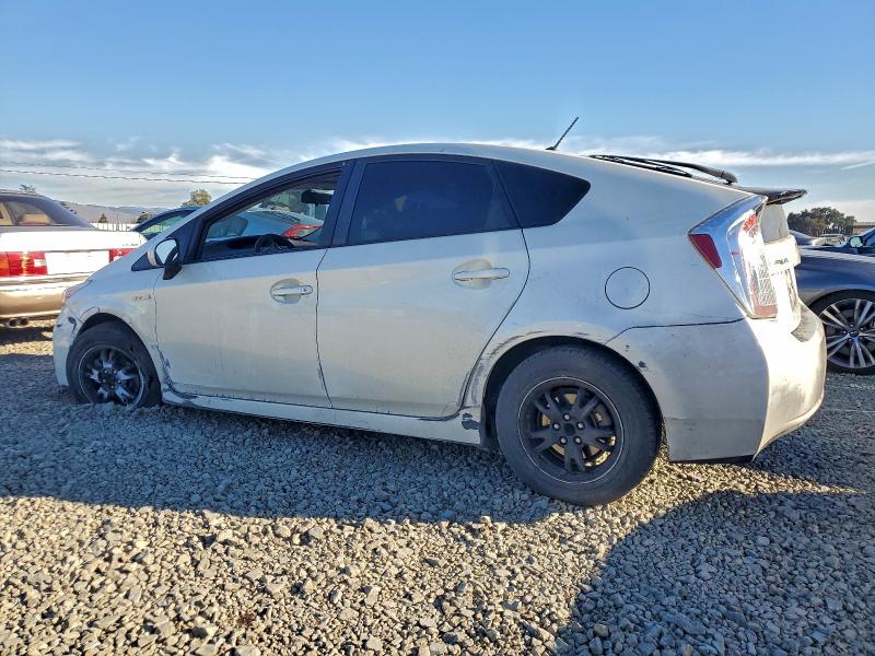 Фото 2 - TOYOTA PRIUS