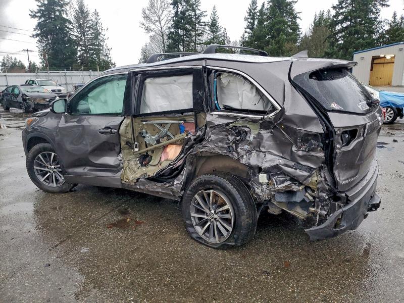 Фото 2 - TOYOTA HIGHLANDER