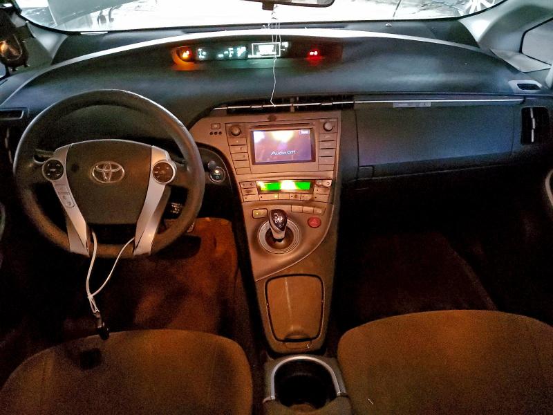 Фото 8 - TOYOTA PRIUS