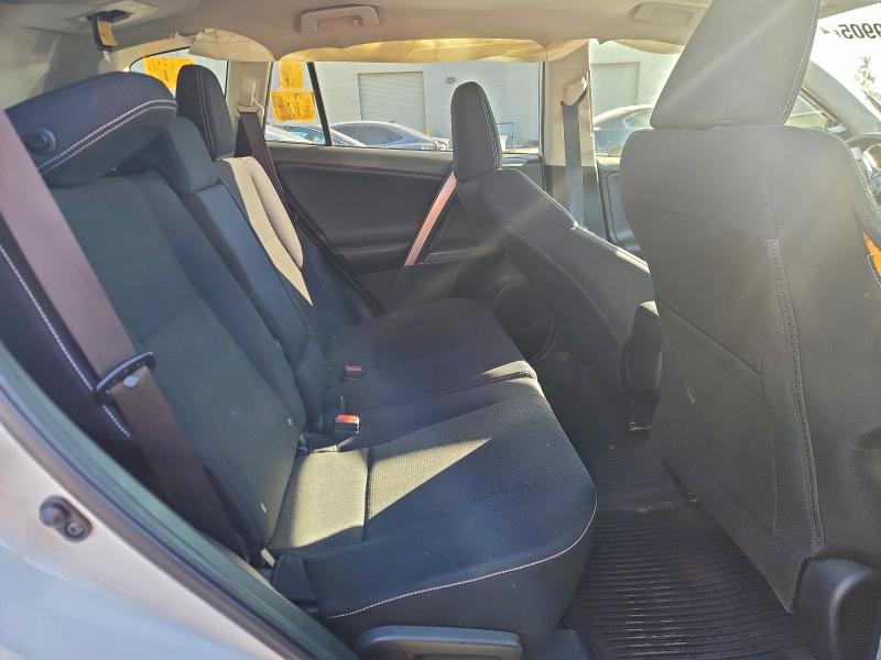 Фото 10 - TOYOTA RAV4