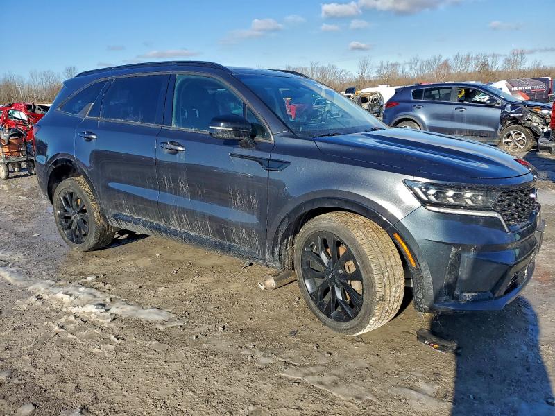 Фото 4 - KIA SORENTO