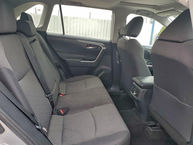 Фото 11 - TOYOTA RAV4