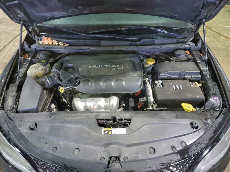 Фото 11 - CHRYSLER 200