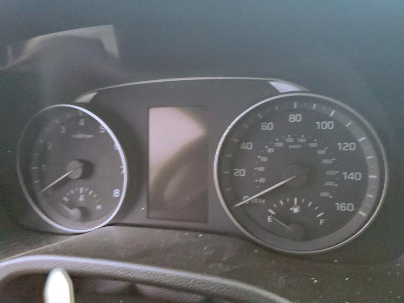 Фото 9 - HYUNDAI ELANTRA