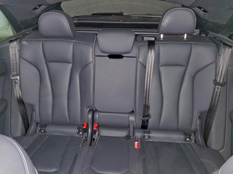 Фото 10 - AUDI Q8