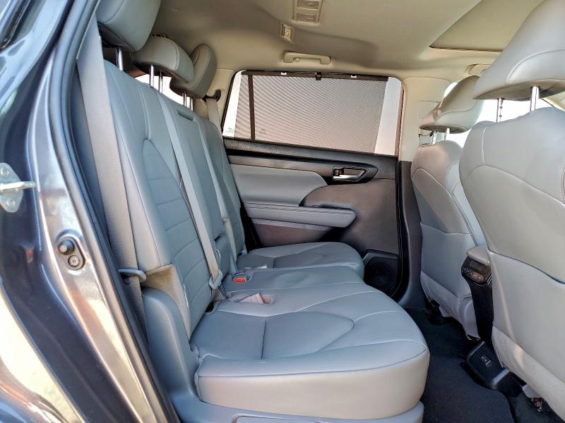 Фото 11 - TOYOTA HIGHLANDER