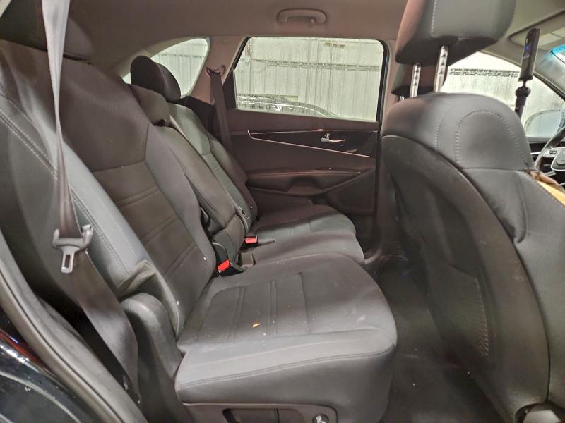 Фото 11 - KIA SORENTO