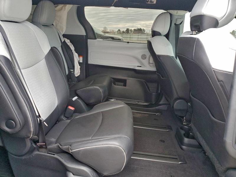 Фото 11 - TOYOTA SIENNA