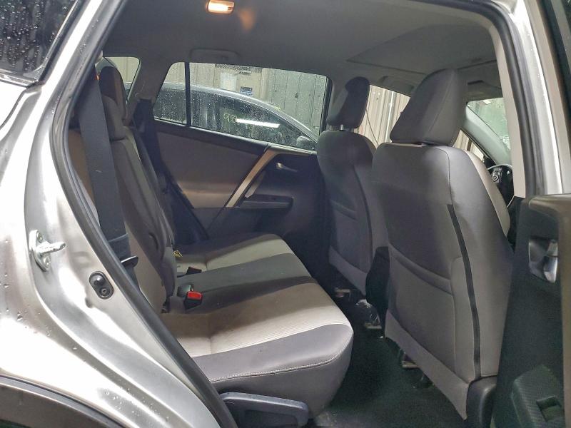 Фото 10 - TOYOTA RAV4