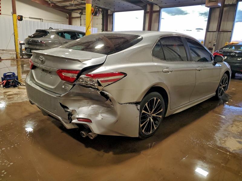 Фото 3 - TOYOTA CAMRY