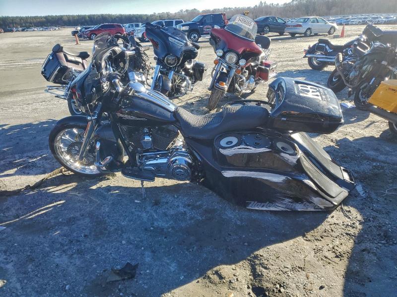 HARLEY-DAVIDSON FL 2013