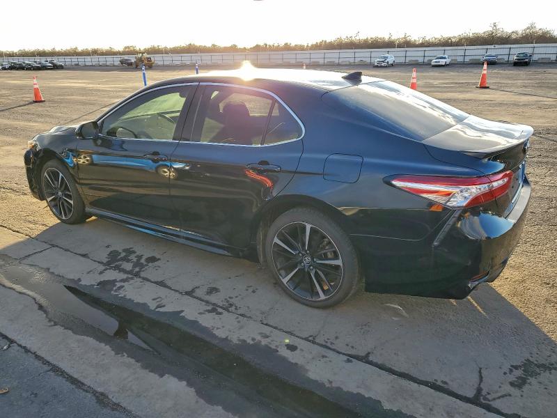 Фото 2 - TOYOTA CAMRY