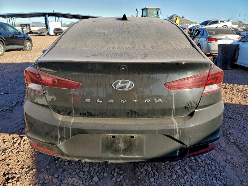 Фото 6 - HYUNDAI ELANTRA