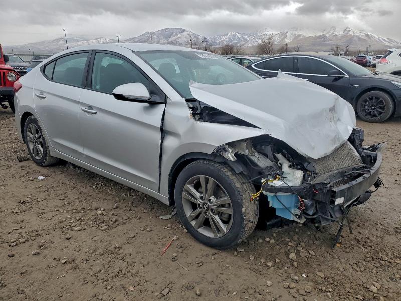 Фото 4 - HYUNDAI ELANTRA