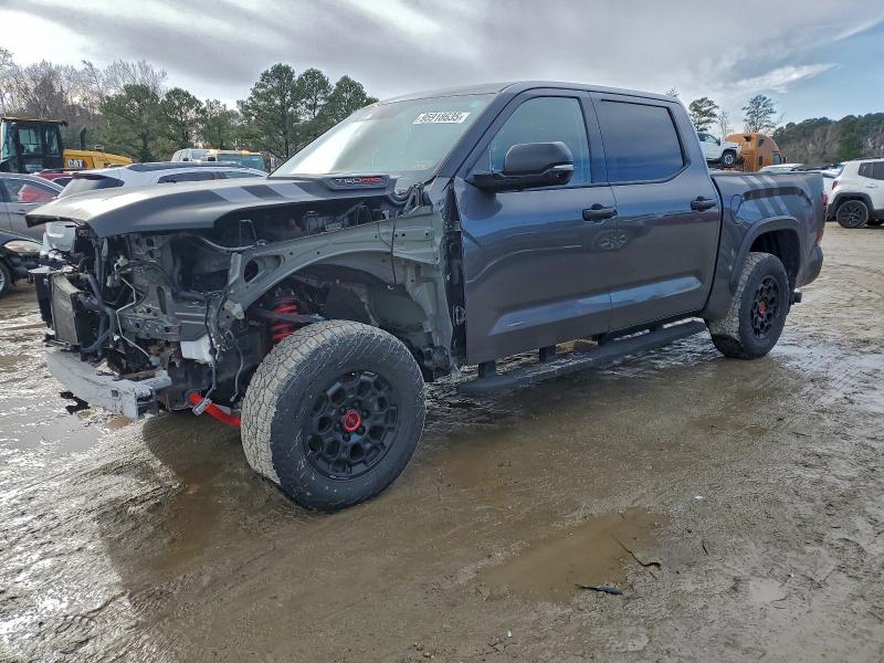 Фото 1 - TOYOTA TUNDRA