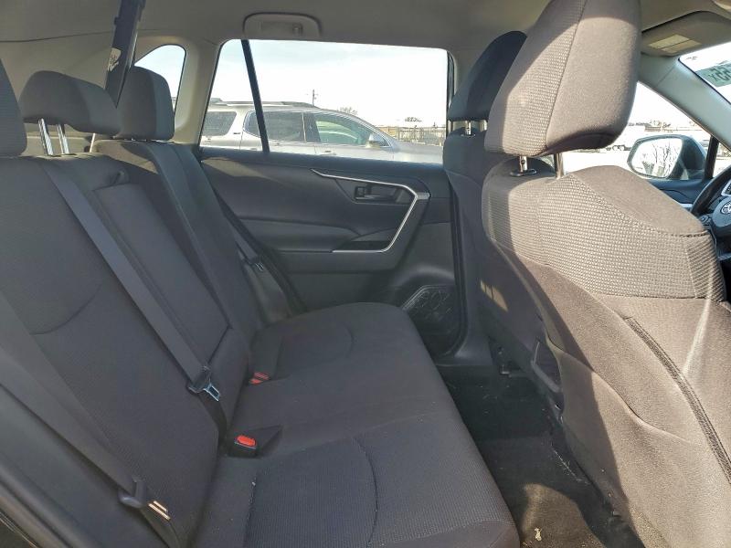 Фото 10 - TOYOTA RAV4