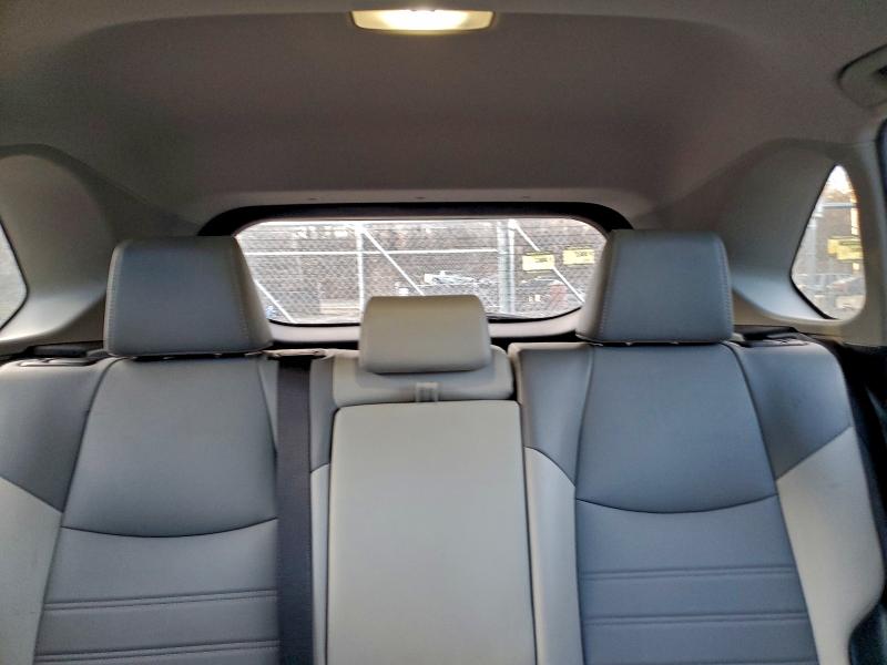 Фото 10 - TOYOTA RAV4