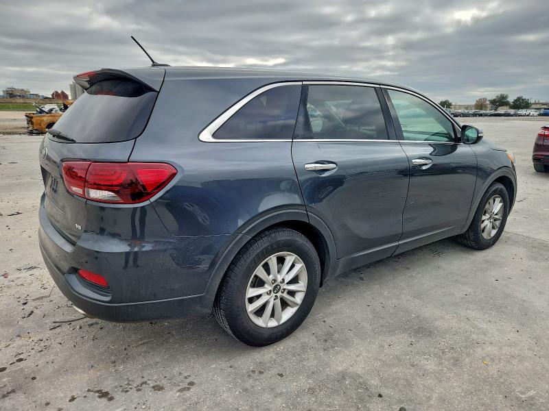 Фото 3 - KIA SORENTO