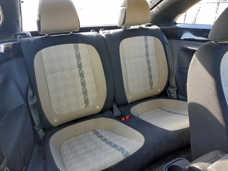 VOLKSWAGEN BEETLE 2018 VIN 3VWFD7AT8JM705141