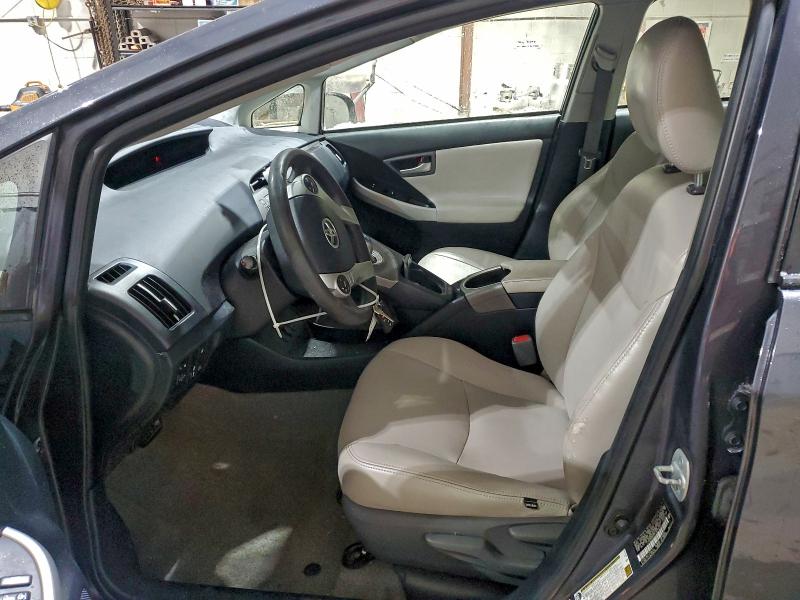 Фото 7 - TOYOTA PRIUS