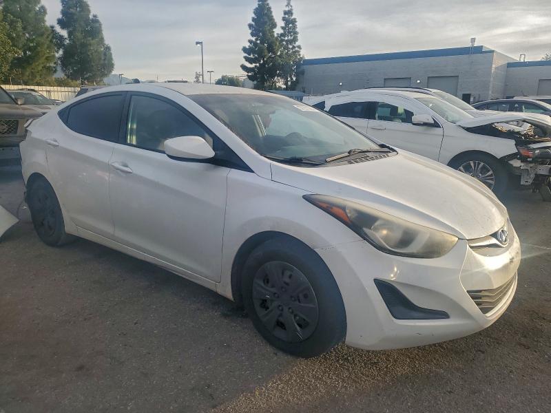 Фото 4 - HYUNDAI ELANTRA