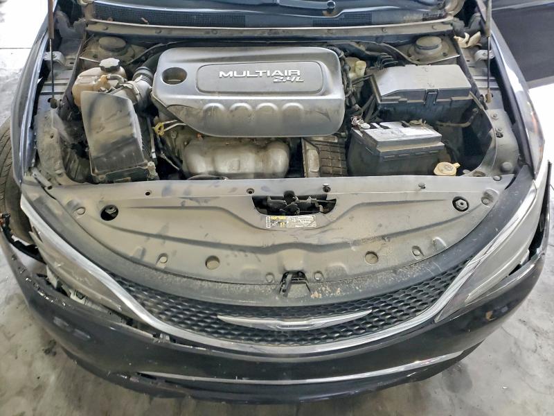 Фото 11 - CHRYSLER 200