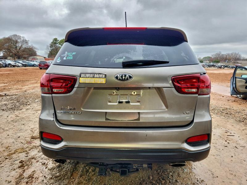 Фото 6 - KIA SORENTO