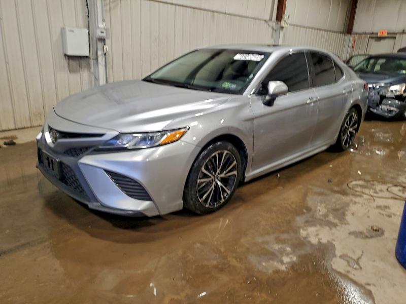 Фото 1 - TOYOTA CAMRY