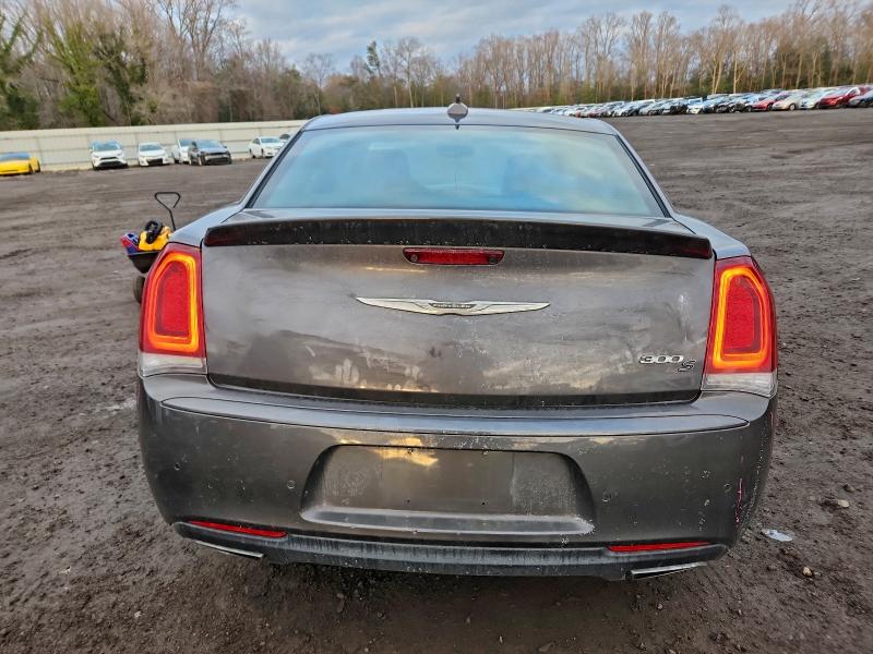 Фото 6 - CHRYSLER 300