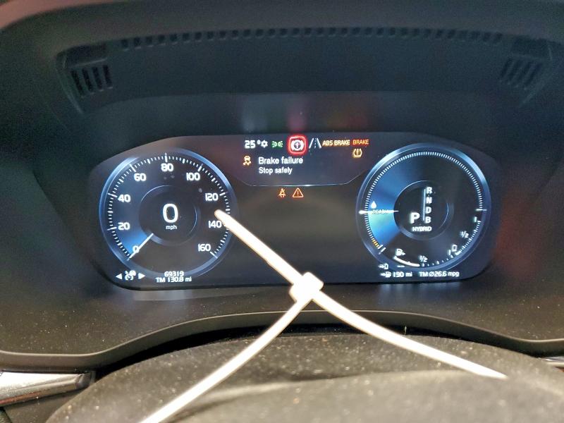 Фото 9 - VOLVO XC60