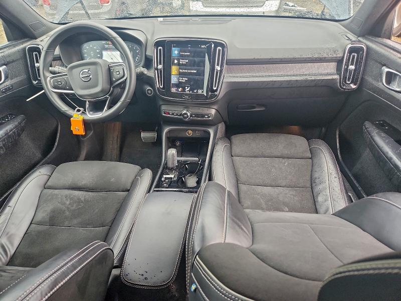 Фото 8 - VOLVO XC40