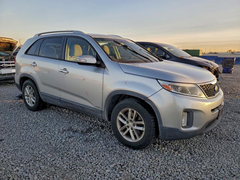 Фото 4 - KIA SORENTO