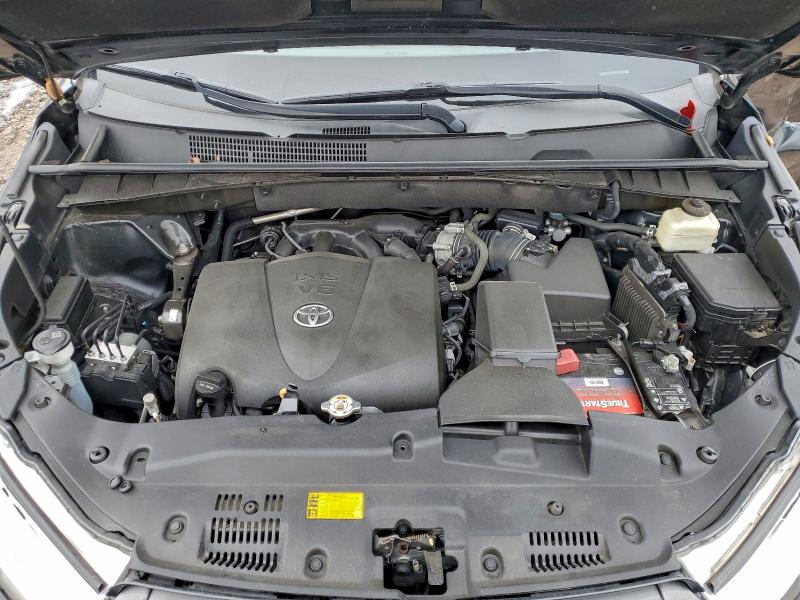 Фото 12 - TOYOTA HIGHLANDER