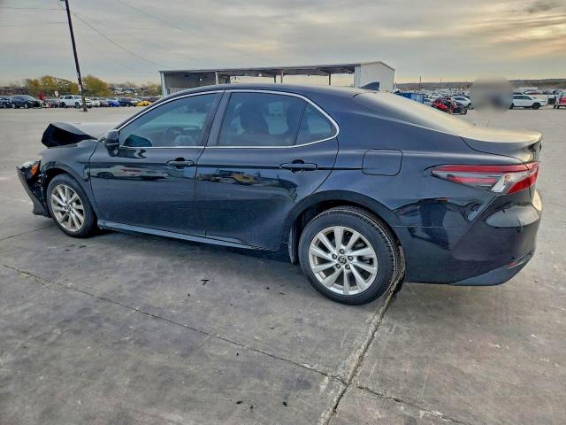 Фото 2 - TOYOTA CAMRY