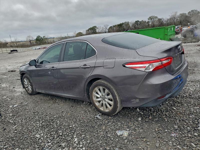 Фото 2 - TOYOTA CAMRY