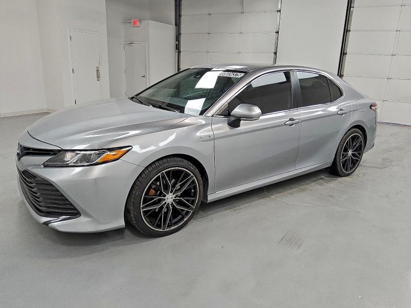 Фото 1 - TOYOTA CAMRY