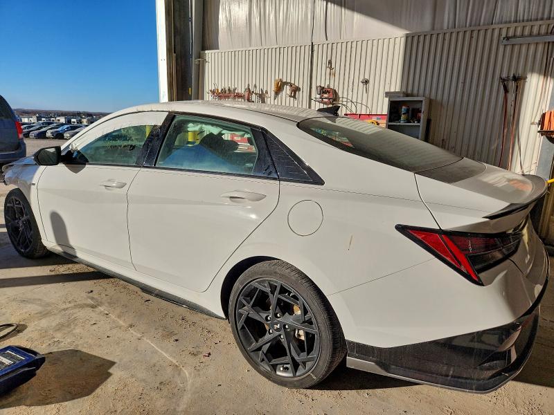 Фото 2 - HYUNDAI ELANTRA