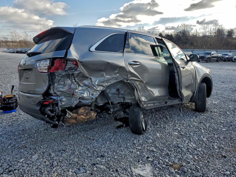 Фото 3 - KIA SORENTO