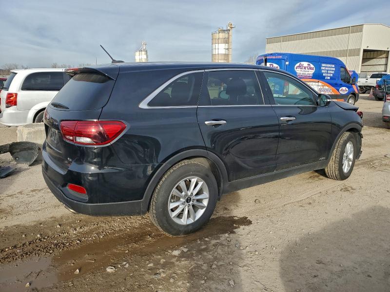 Фото 3 - KIA SORENTO