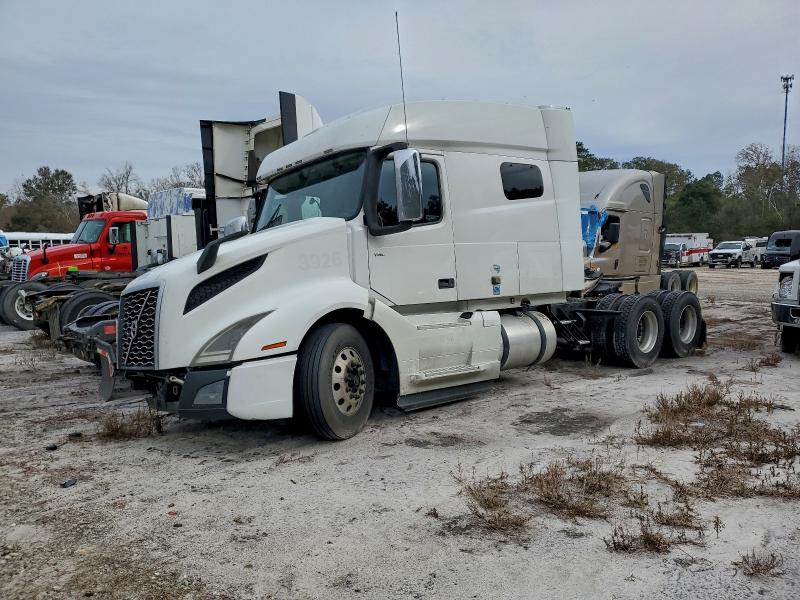 Фото 1 - VOLVO VN