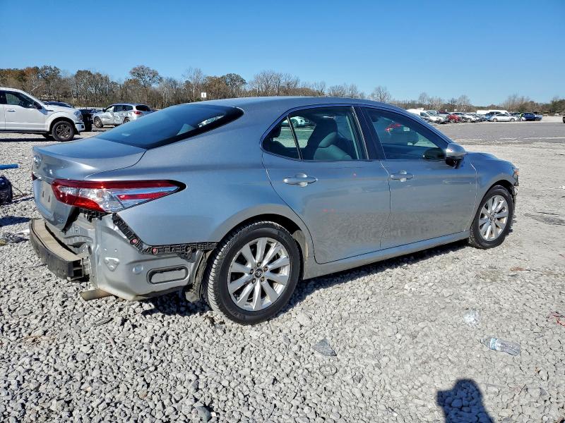 Фото 3 - TOYOTA CAMRY