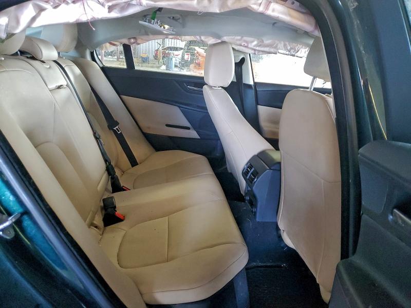 Фото 10 - JAGUAR XE